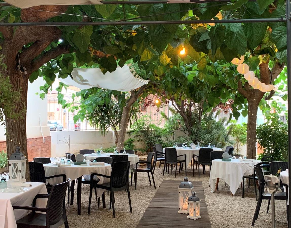 Hotel Restaurant Llansola Sant Carlos de la Ràpita Kültér fotó