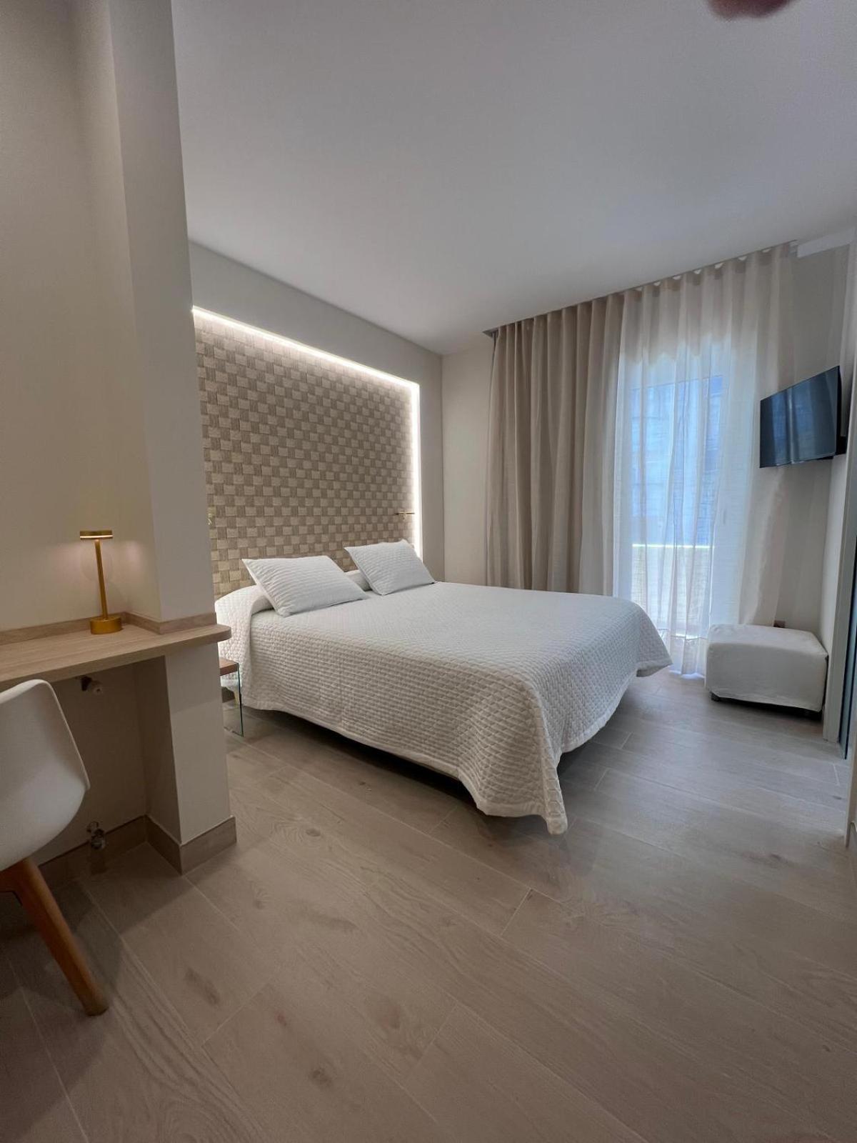 Hotel Restaurant Llansola Sant Carlos de la Ràpita Kültér fotó