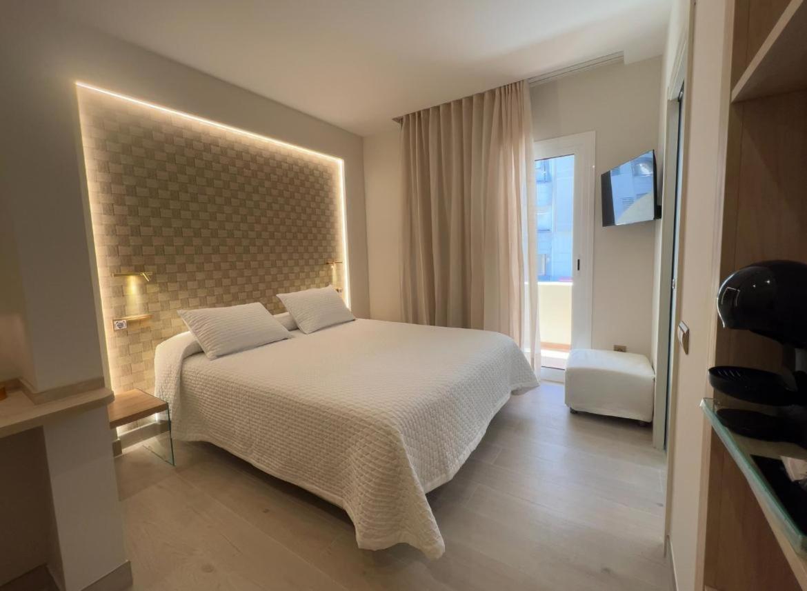 Hotel Restaurant Llansola Sant Carlos de la Ràpita Kültér fotó