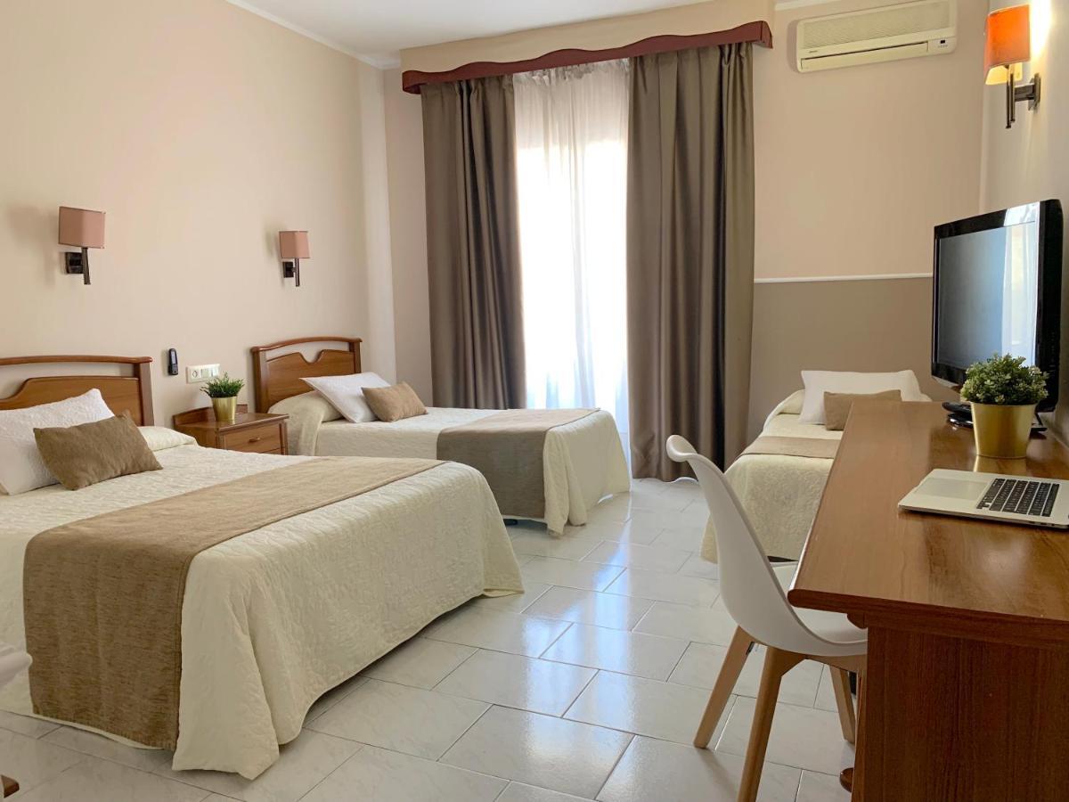 Hotel Restaurant Llansola Sant Carlos de la Ràpita Kültér fotó